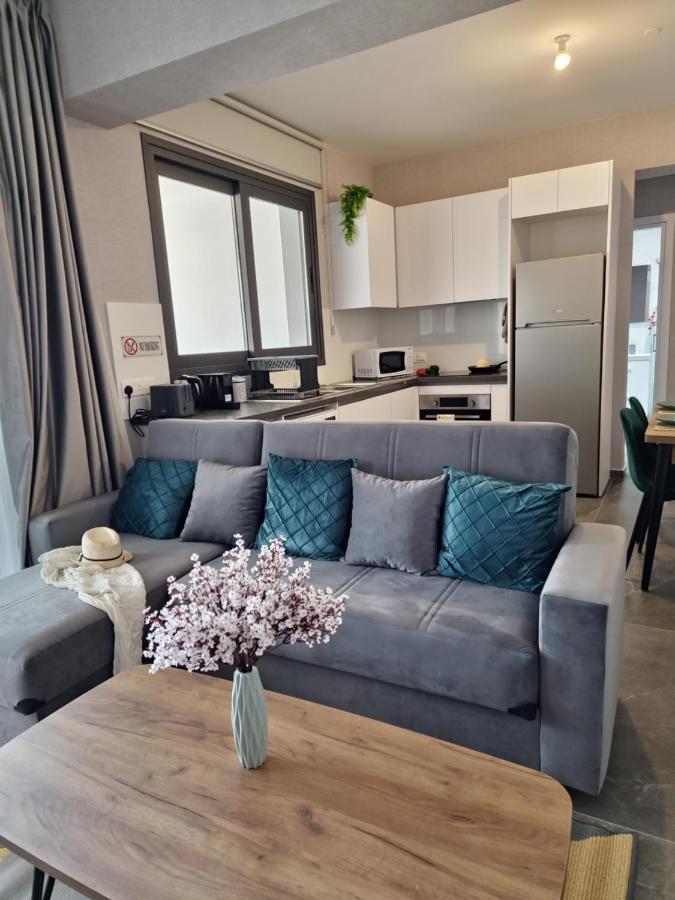 Carisa Deluxe Apartment With Jacuzzi Larnaca Exterior photo