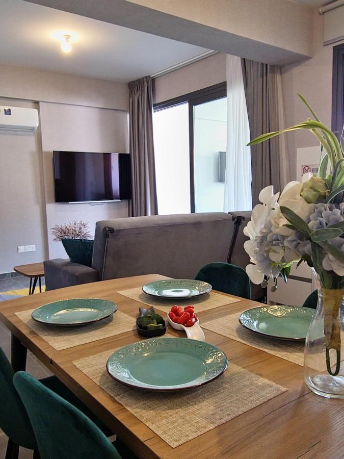 Carisa Deluxe Apartment With Jacuzzi Larnaca Exterior photo